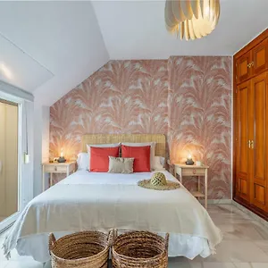 https://living4malaga-atico-soho.hotelsinnerja.org